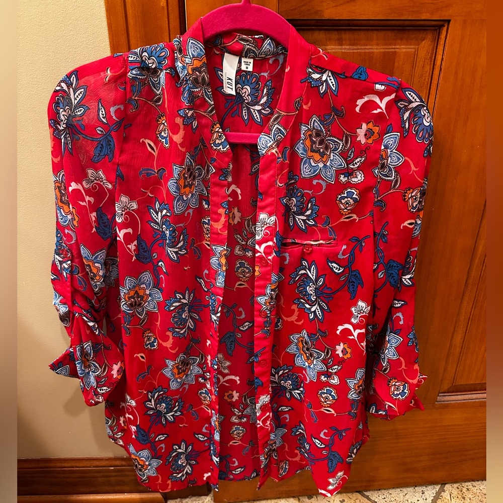 Kut from the Cloth blouse. Ladies size Medium vibrant red